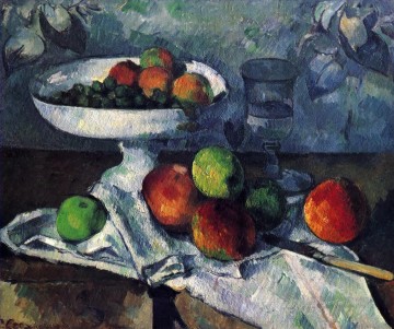 印象派の静物画 Painting - コンポティエ ガラスとリンゴ ポール・セザンヌ 印象派の静物画